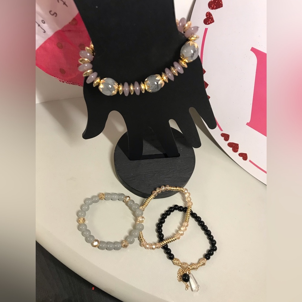 🖤💛 4 Pcs Black, Grey& Gold Beaded Bracelet Set NWT - Picture 6 of 7